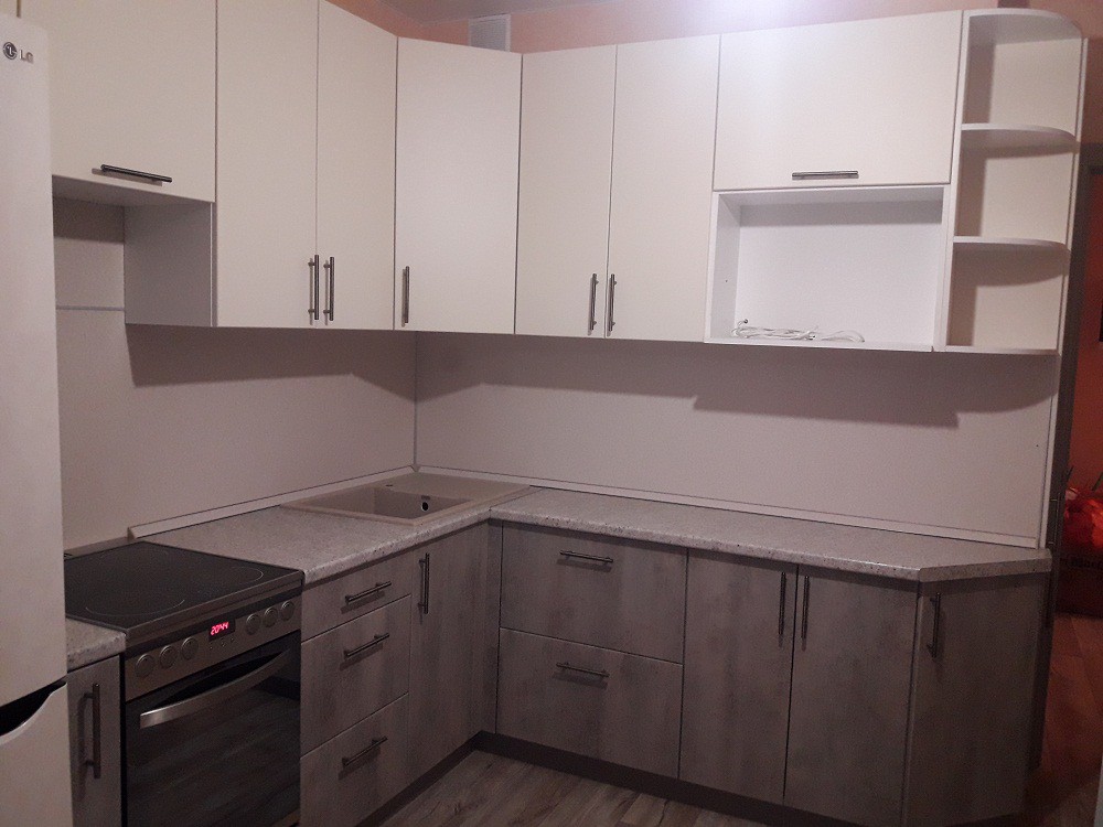 Проект #243 Угловая кухня для маленького помещения с газовой плитой